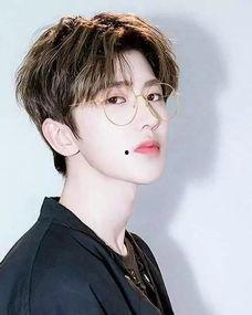 蔡徐坤被爆料讲梦话视频,揭秘偶像私下的一面