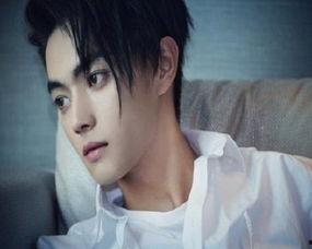 爆料许凯吃汉堡视频,吃货本性暴露无遗! 第3张 爆料许凯吃汉堡视频,吃货本性暴露无遗! 第3张